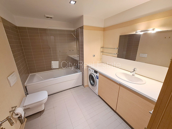 Новостройка, фасадный дом, благоустроенная озеленённая территория, закрытая Рига - изображение 16