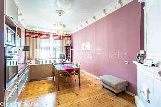 Фасадный дом, реновированный дом, лифт, лестничная клетка после капитального Рига