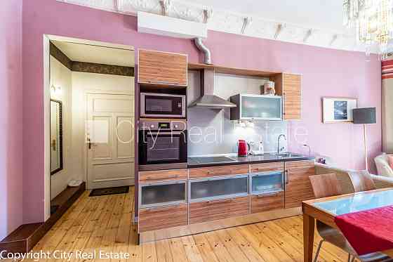 Фасадный дом, реновированный дом, лифт, лестничная клетка после капитального Рига