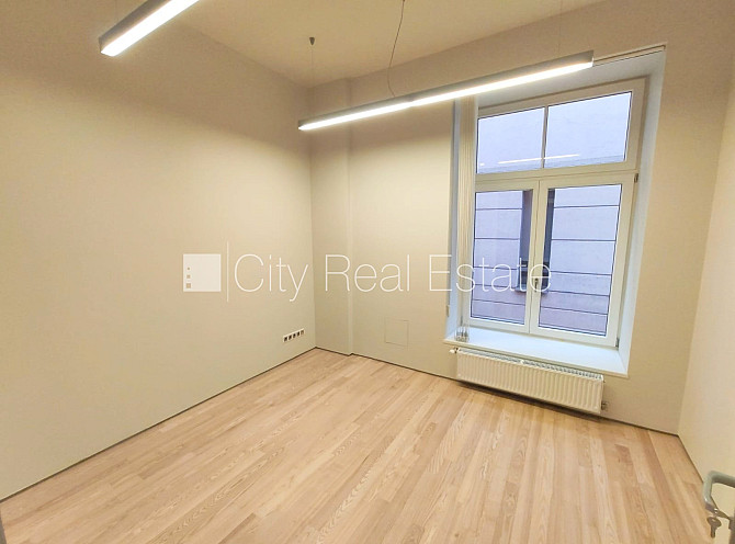 Фасадный дом, реновированный дом, закрытый двор, вход с улицы, лестничная клетка Рига - изображение 6