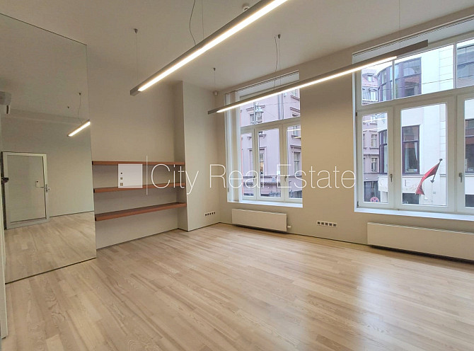 Фасадный дом, реновированный дом, закрытый двор, вход с улицы, лестничная клетка Рига - изображение 1