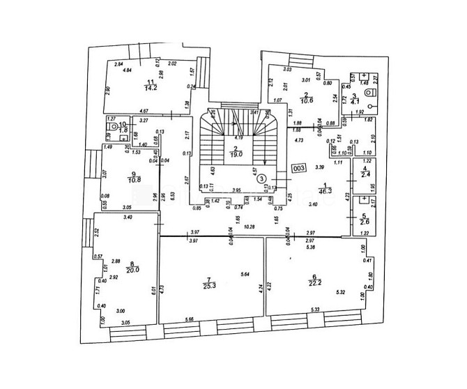 Фасадный дом, реновированный дом, закрытый двор, вход с улицы, лестничная клетка Рига - изображение 9