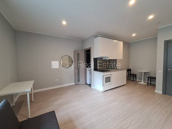 Fasādes māja, renovēta māja, slēgts pagalms, ieeja no ielas, kāpņu telpa pēc kapitālā Rīga - foto 12