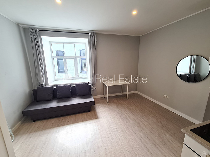 Fasādes māja, renovēta māja, slēgts pagalms, ieeja no ielas, kāpņu telpa pēc kapitālā Rīga - foto 10