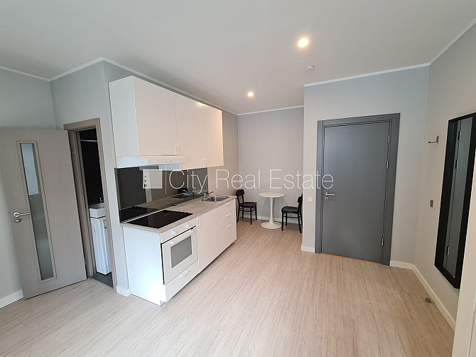 Fasādes māja, renovēta māja, slēgts pagalms, ieeja no ielas, kāpņu telpa pēc kapitālā Rīga - foto 1