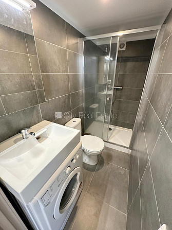 Fasādes māja, renovēta māja, slēgts pagalms, ieeja no ielas, kāpņu telpa pēc kapitālā Rīga - foto 9