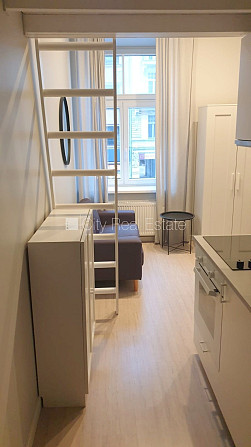 Fasādes māja, renovēta māja, slēgts pagalms, ieeja no ielas, kāpņu telpa pēc kapitālā Rīga - foto 6