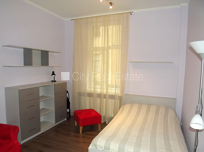 Pagalma māja, beletāža, kāpņu telpa pēc kosmētiskā remonta, studio tipa, virtuve apvienota Rīga - foto 3