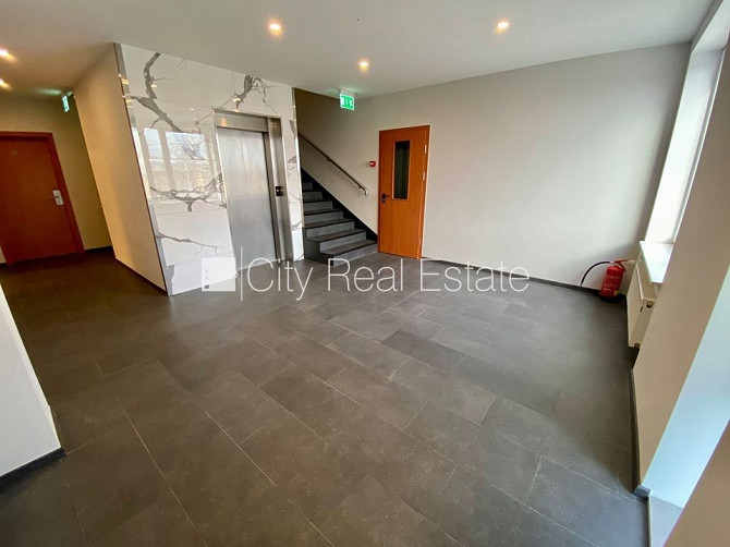 Jaunceltne, fasādes māja, slēgts pagalms, ieeja no ielas, ir lifts, kāpņu telpa pēc Rīga - foto 14