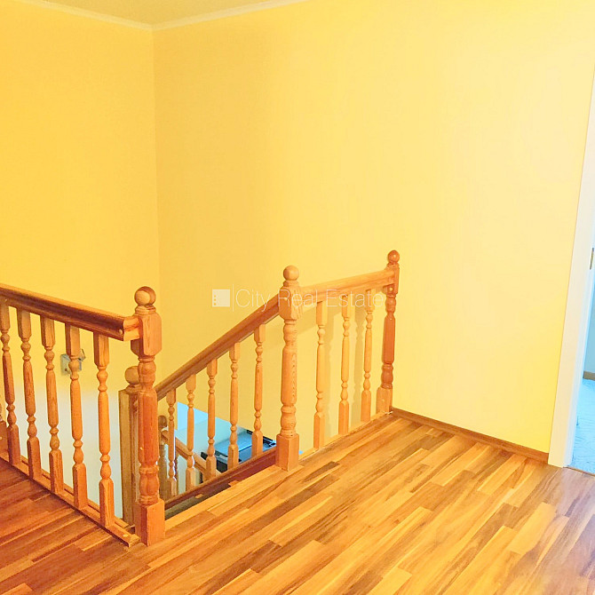 Jaunceltne, labiekārtota apzaļumota teritorija, vieta automašīnai, ieeja no ielas, kāpņu Rīga - foto 11