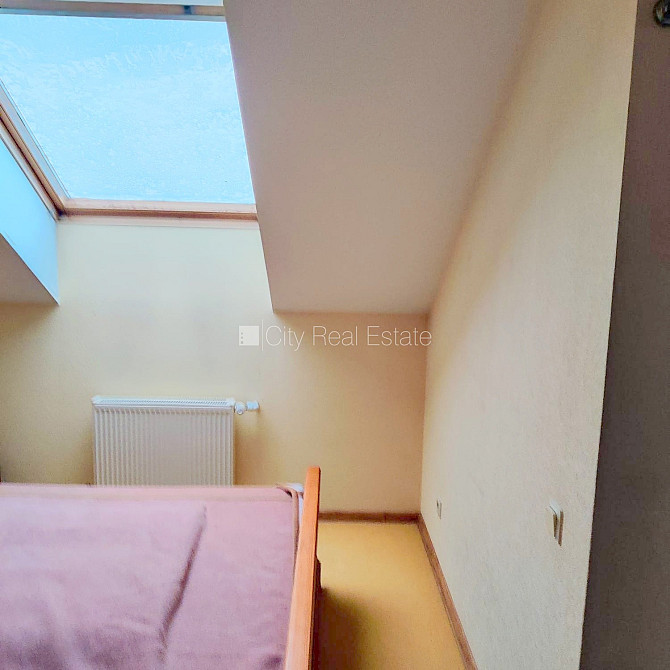 Jaunceltne, labiekārtota apzaļumota teritorija, vieta automašīnai, ieeja no ielas, kāpņu Rīga - foto 15