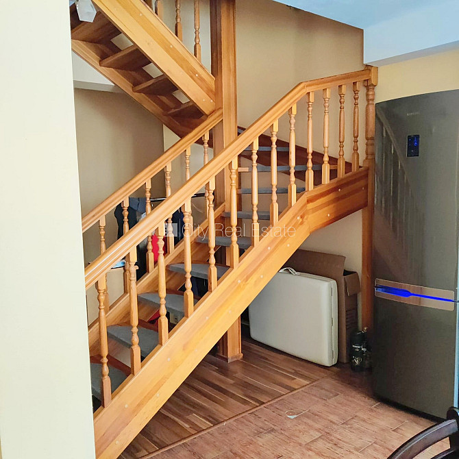 Jaunceltne, labiekārtota apzaļumota teritorija, vieta automašīnai, ieeja no ielas, kāpņu Rīga - foto 8