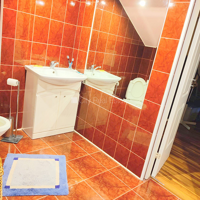 Jaunceltne, labiekārtota apzaļumota teritorija, vieta automašīnai, ieeja no ielas, kāpņu Rīga - foto 20