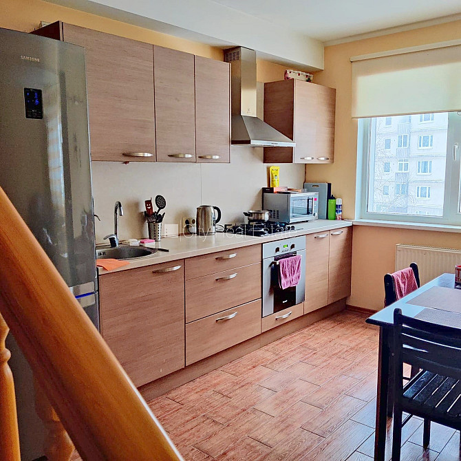 Jaunceltne, labiekārtota apzaļumota teritorija, vieta automašīnai, ieeja no ielas, kāpņu Rīga - foto 1