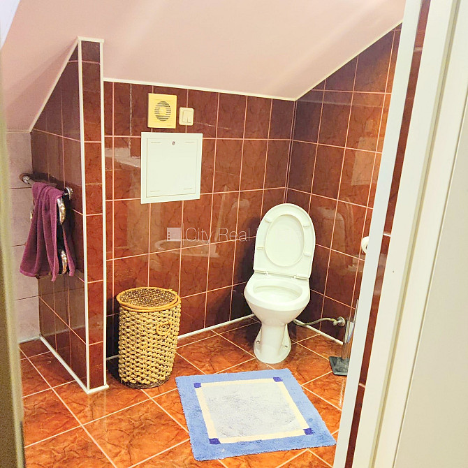 Jaunceltne, labiekārtota apzaļumota teritorija, vieta automašīnai, ieeja no ielas, kāpņu Rīga - foto 19