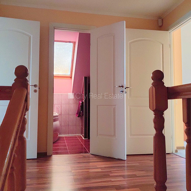 Jaunceltne, labiekārtota apzaļumota teritorija, vieta automašīnai, ieeja no ielas, kāpņu Rīga - foto 12