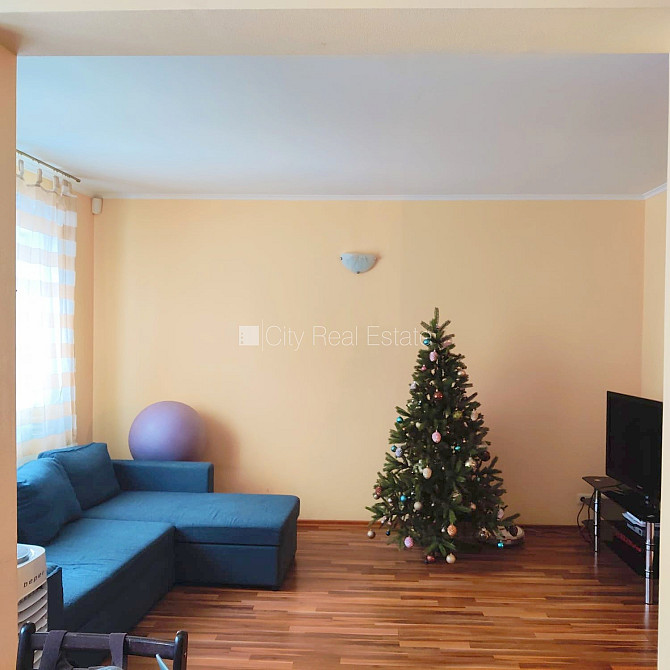 Jaunceltne, labiekārtota apzaļumota teritorija, vieta automašīnai, ieeja no ielas, kāpņu Rīga - foto 3