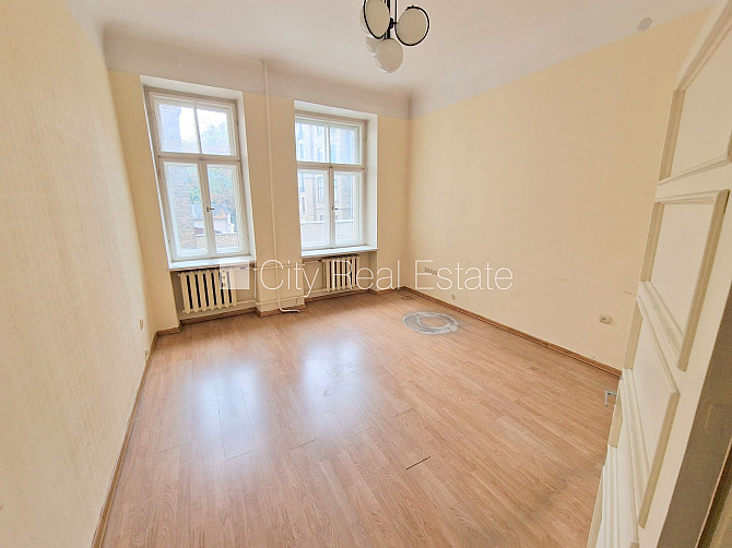 Фасадный дом, реновированный дом, вход с улицы, лифт, лестничная клетка после Рига - изображение 5