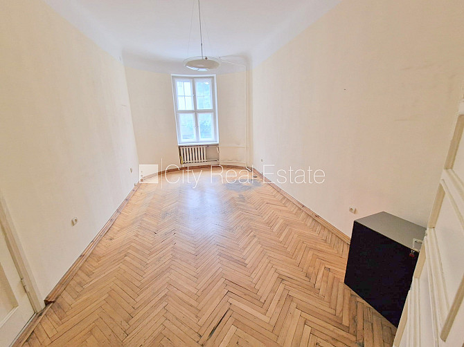 Фасадный дом, реновированный дом, вход с улицы, лифт, лестничная клетка после Рига - изображение 2