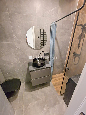 Фасадный дом, реновированный дом, закрытый двор, вход с улицы и со двора, лифт, Рига - изображение 8