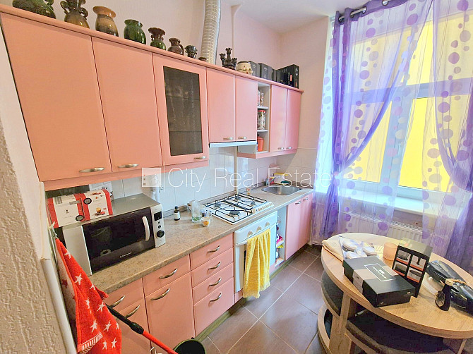 Zeme īpašumā, pagalma ēka, renovēta māja, slēgts pagalms, ieeja no ielas un pagalma, kāpņu Rīga - foto 17