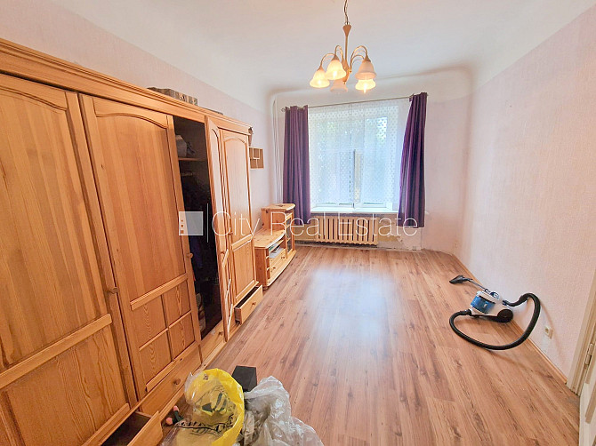 Zeme īpašumā, pagalma ēka, renovēta māja, slēgts pagalms, ieeja no ielas un pagalma, kāpņu Rīga - foto 2