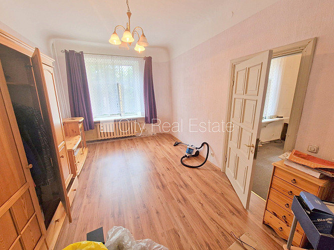 Zeme īpašumā, pagalma ēka, renovēta māja, slēgts pagalms, ieeja no ielas un pagalma, kāpņu Rīga - foto 1