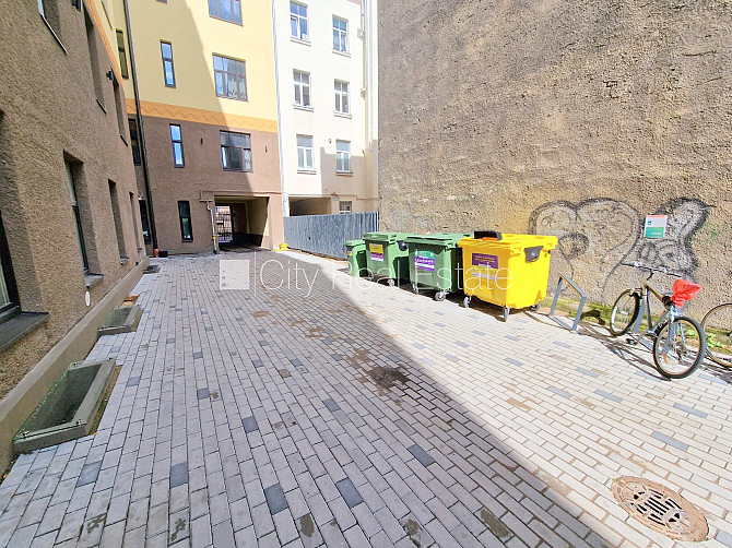 Фасадный дом, реновированный дом, закрытый двор, вход с улицы, мансарда, лифт, Рига - изображение 18