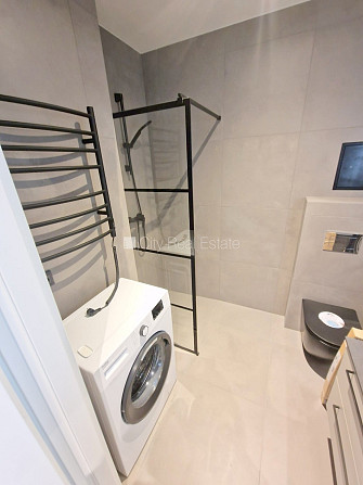 Фасадный дом, реновированный дом, закрытый двор, вход с улицы, мансарда, лифт, Рига - изображение 10