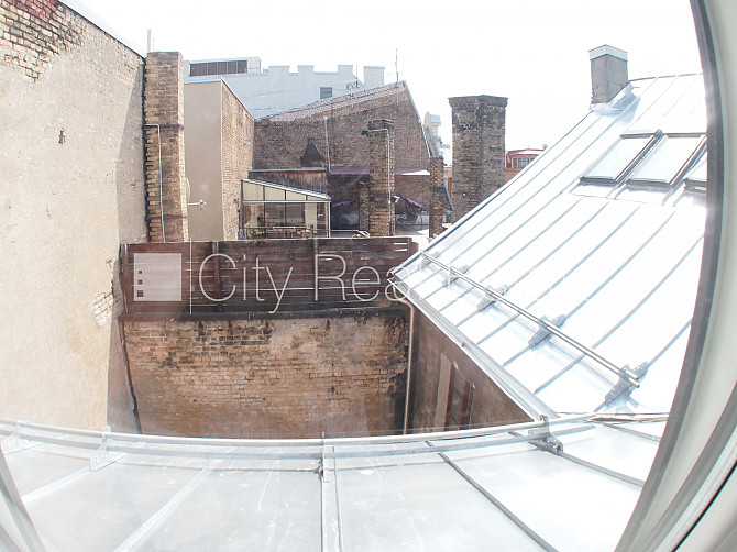 Фасадный дом, реновированный дом, вход с улицы, лестничная клетка после Рига - изображение 18