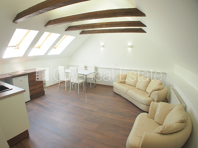 Фасадный дом, реновированный дом, вход с улицы, лестничная клетка после Рига - изображение 7