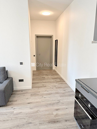 Здание во дворе, реновированный дом, закрытый двор, вход с улицы и со двора, Рига - изображение 8