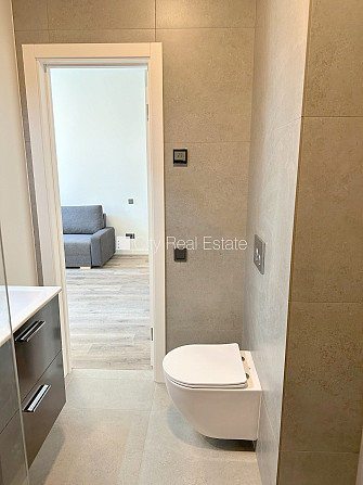 Здание во дворе, реновированный дом, закрытый двор, вход с улицы и со двора, Рига - изображение 16