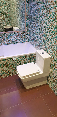 Здание во дворе, реновированный дом, закрытый двор, объект охраняет физическая Рига - изображение 12