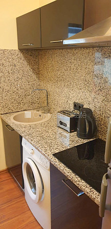 Здание во дворе, реновированный дом, закрытый двор, объект охраняет физическая Рига - изображение 6