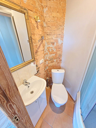 Фасадный дом, реновированный дом, закрытый двор, вход с улицы, лестничная клетка Рига - изображение 10