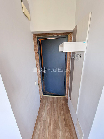 Фасадный дом, реновированный дом, закрытый двор, вход с улицы, лестничная клетка Рига - изображение 12