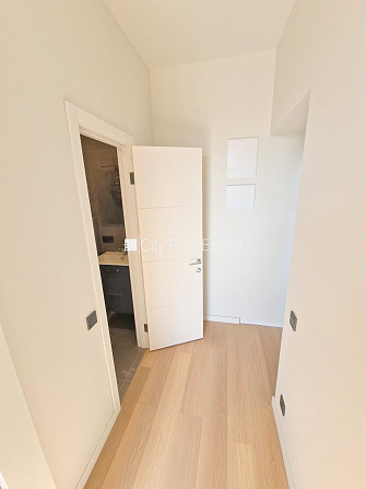 Здание во дворе, реновированный дом, закрытый двор, вход с улицы и со двора, Рига - изображение 9