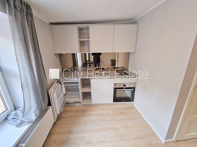 Фасадный дом, реновированный дом, вход с улицы, лестничная клетка после Рига - изображение 4