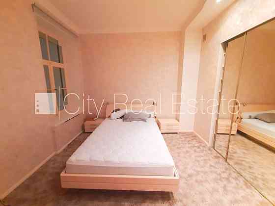 Земля в собственности, фасадный дом, реновированный дом, вход со двора, Rīga