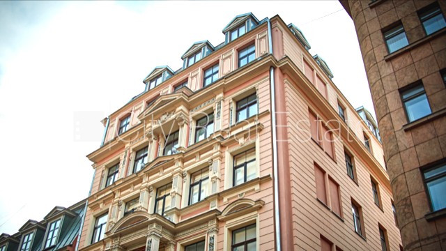 Фасадный дом, реновированный дом, вход с улицы, лестничная клетка после Рига - изображение 13