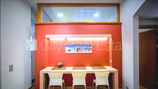 Фасадный дом, реновированный дом, вход с улицы, лестничная клетка после Рига - изображение 9