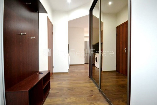 Фасадный дом, закрытый двор, вход с улицы, лифт, лестничная клетка после Рига - изображение 15