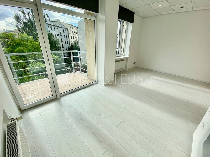 Фасадный дом, реновированный дом, закрытый двор, вход с улицы, лифт, лестничная Рига - изображение 2