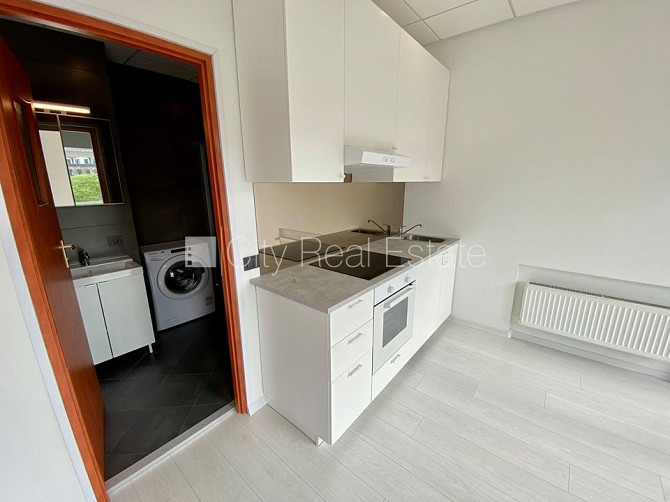 Фасадный дом, реновированный дом, закрытый двор, вход с улицы, лифт, лестничная Рига - изображение 4