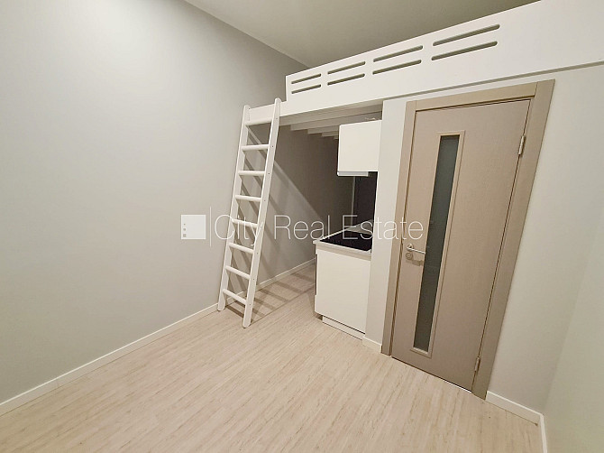 Фасадный дом, реновированный дом, закрытый двор, вход с улицы, лестничная клетка Рига - изображение 8