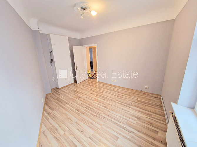 Фасадный дом, реновированный дом, вход с улицы, лестничная клетка после Рига - изображение 6