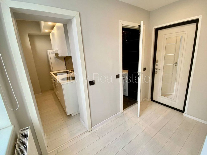 Фасадный дом, реновированный дом, вход с улицы, лифт, лестничная клетка после Рига - изображение 5