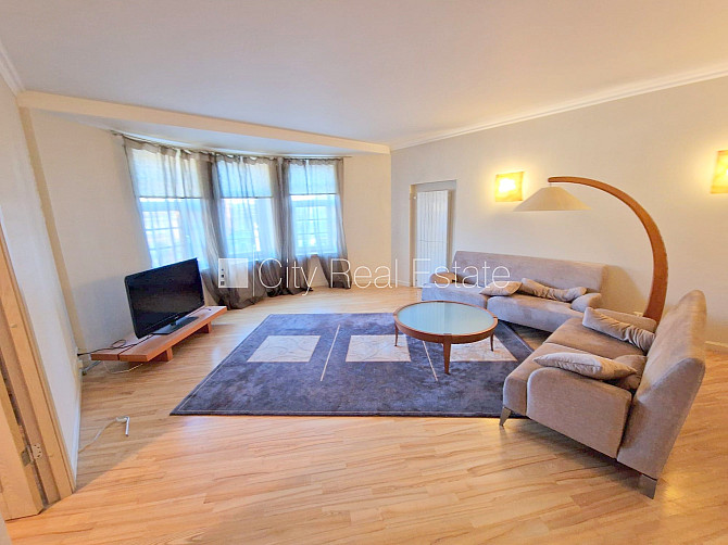 Фасадный дом, реставрированный дом, вход с улицы, лифт, лестничная клетка после Рига - изображение 1