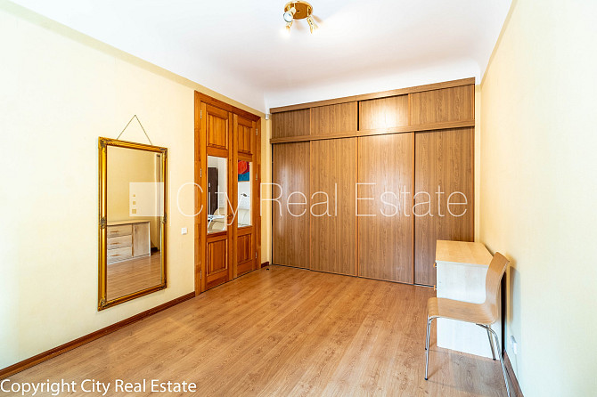 Zeme īpašumā, pagalma māja, slēgts pagalms, iespēja nomāt autostāvvietu, ir lifts, kāpņu Rīga - foto 13